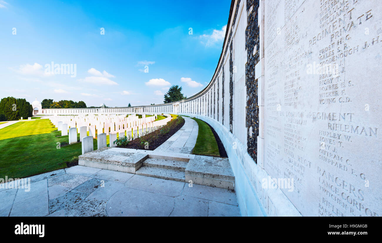Un panorama del Tyne Cot Commonwealth War Graves Cimitero e memoriale vicino Zonnebeke in Belgio Foto Stock