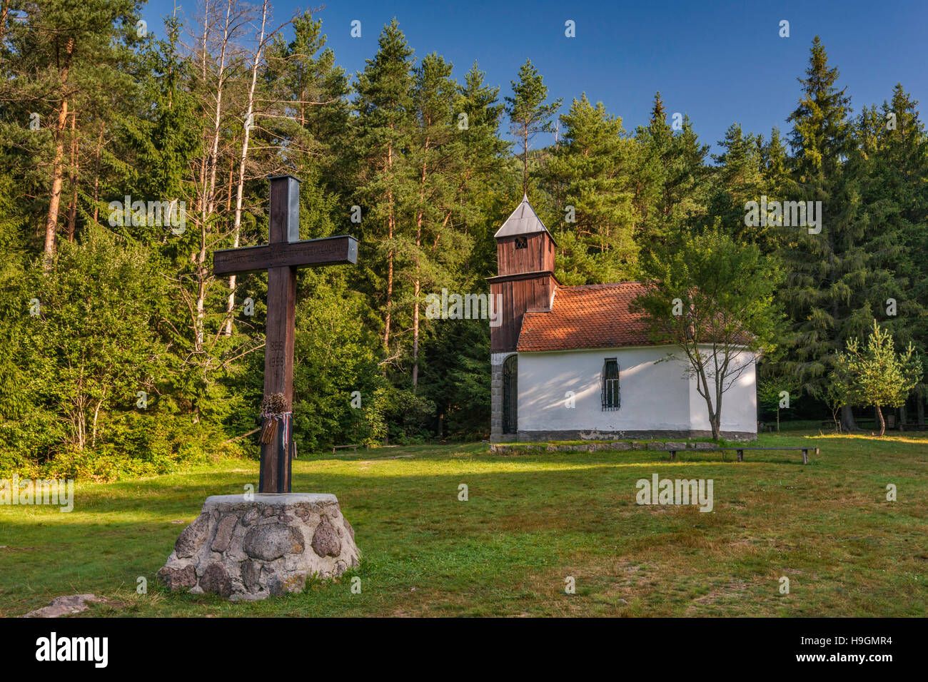 Saint Anne cappella, Chiesa ungherese a Lacul Sfanta Ana, il cratere del lago nella parte orientale dei Carpazi, Székely Land, Transilvania, Romania Foto Stock