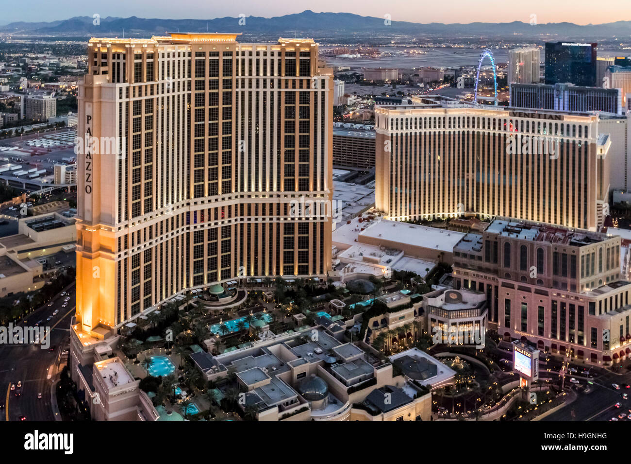Vista aerea della veneta e Palazzo Alberghi la striscia di Las Vegas, Nevada, STATI UNITI D'AMERICA Foto Stock
