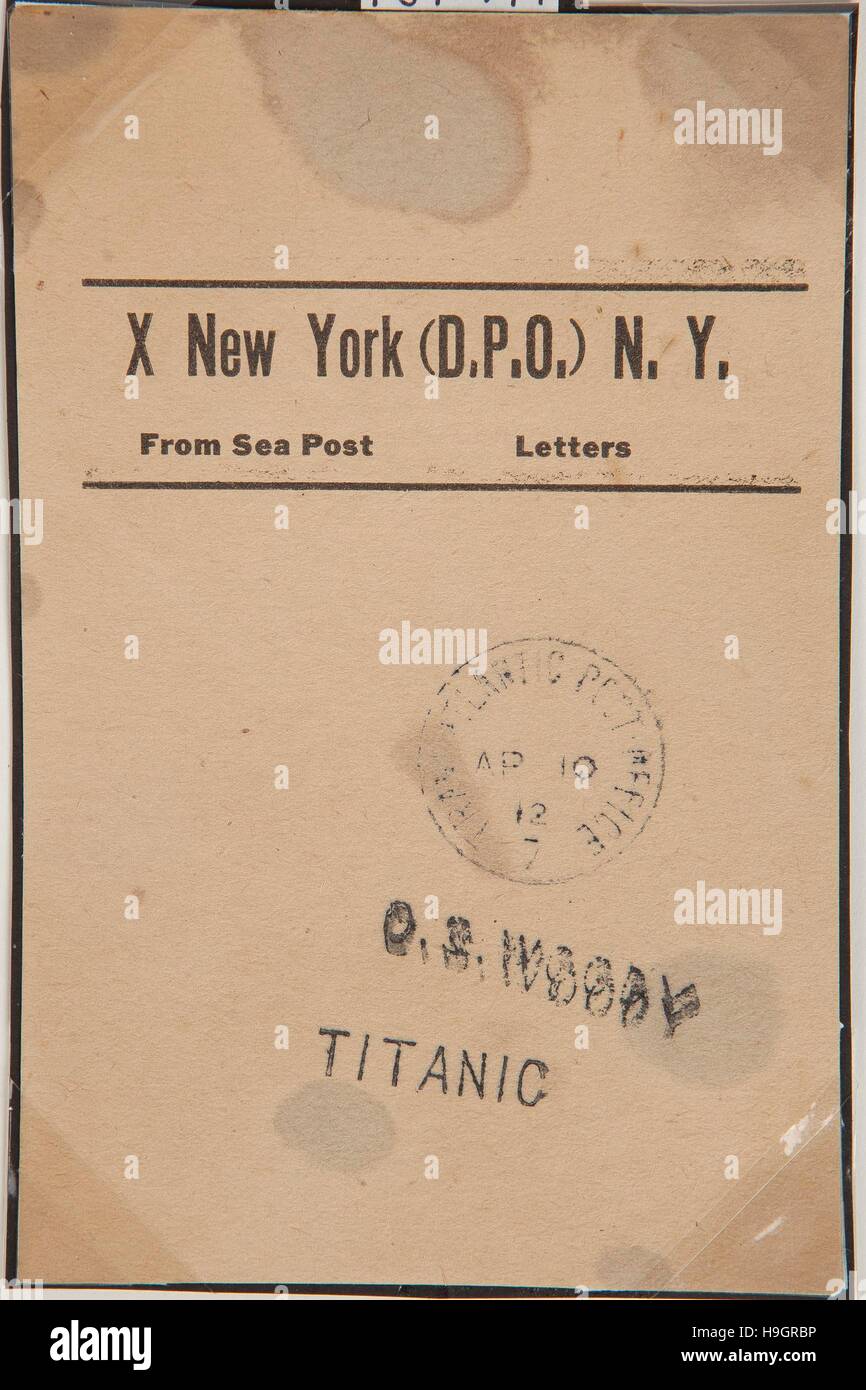Una rara postali slittamento affacciate stampigliato 10 aprile 1912 che viene messo all'asta a Henry Aldridge & Son auction house a Devizes, Wiltshire, in uno dei loro centenario Titanic vendite in questo sabato. Il 27 marzo 2012. Foto di Adam Gasson. Foto Stock