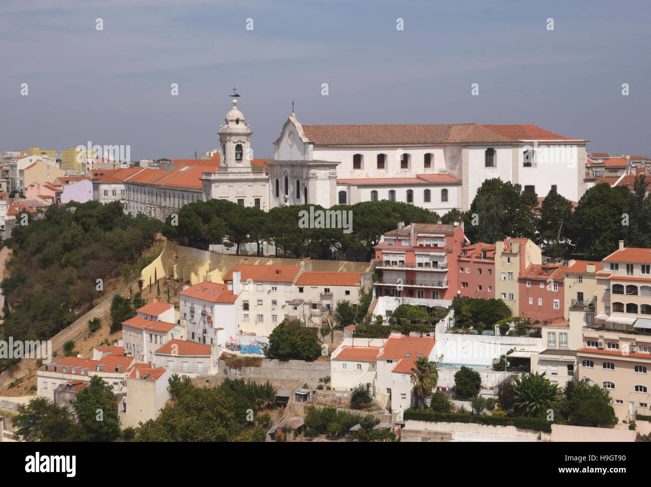 Miradouro da Graca classe operaia quartiere e il monastero agostiniano Lisbona Portogallo Foto Stock