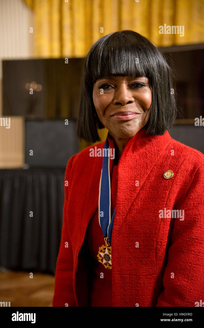 Il presidente Barack Obama awards la medaglia di libertà di Cicely Tyson alla Casa Bianca . Patsy Lynch/Alamy Credito: Patsy Lynch/Alamy Live News Foto Stock