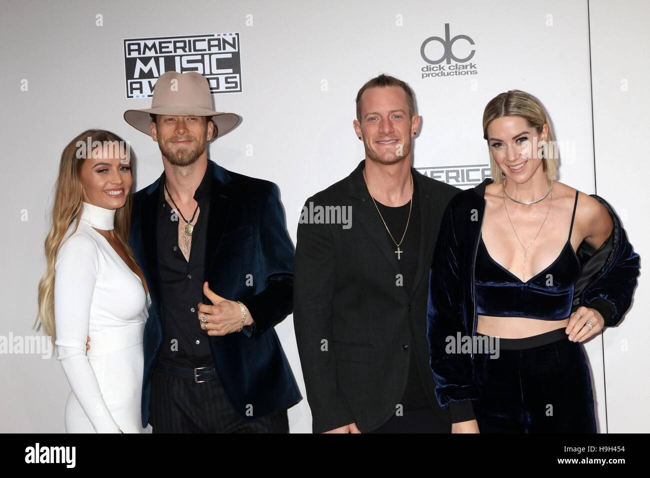 Hayley Stommel Hubbard, Tyler Hubbard, Brian Kelley, Brittney Marie Cole Kelley presso gli arrivi per 2016 American Music Awards (AMA) - Arrivi 3, Microsoft Theatre, Los Angeles, CA Novembre 20, 2016. Foto di: Priscilla concedere/Everett Collection Foto Stock