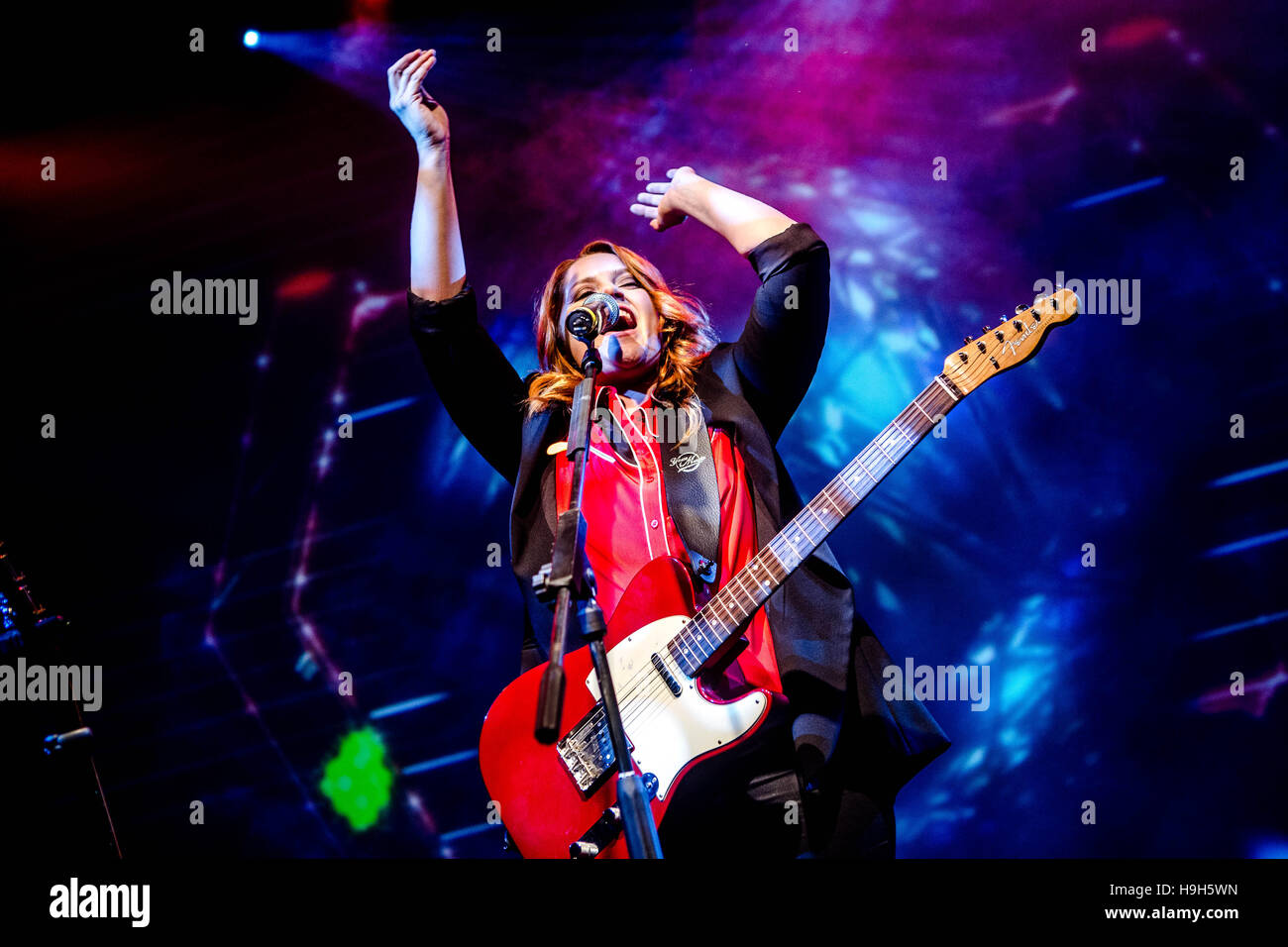 Milano, Italia. 23 Nov, 2016. Cantante italiana Noemi suona dal vivo all'Alcatraz a Milano, Italia il 23 novembre 2016 Credit: Mairo Cinquetti/Alamy Live News Foto Stock