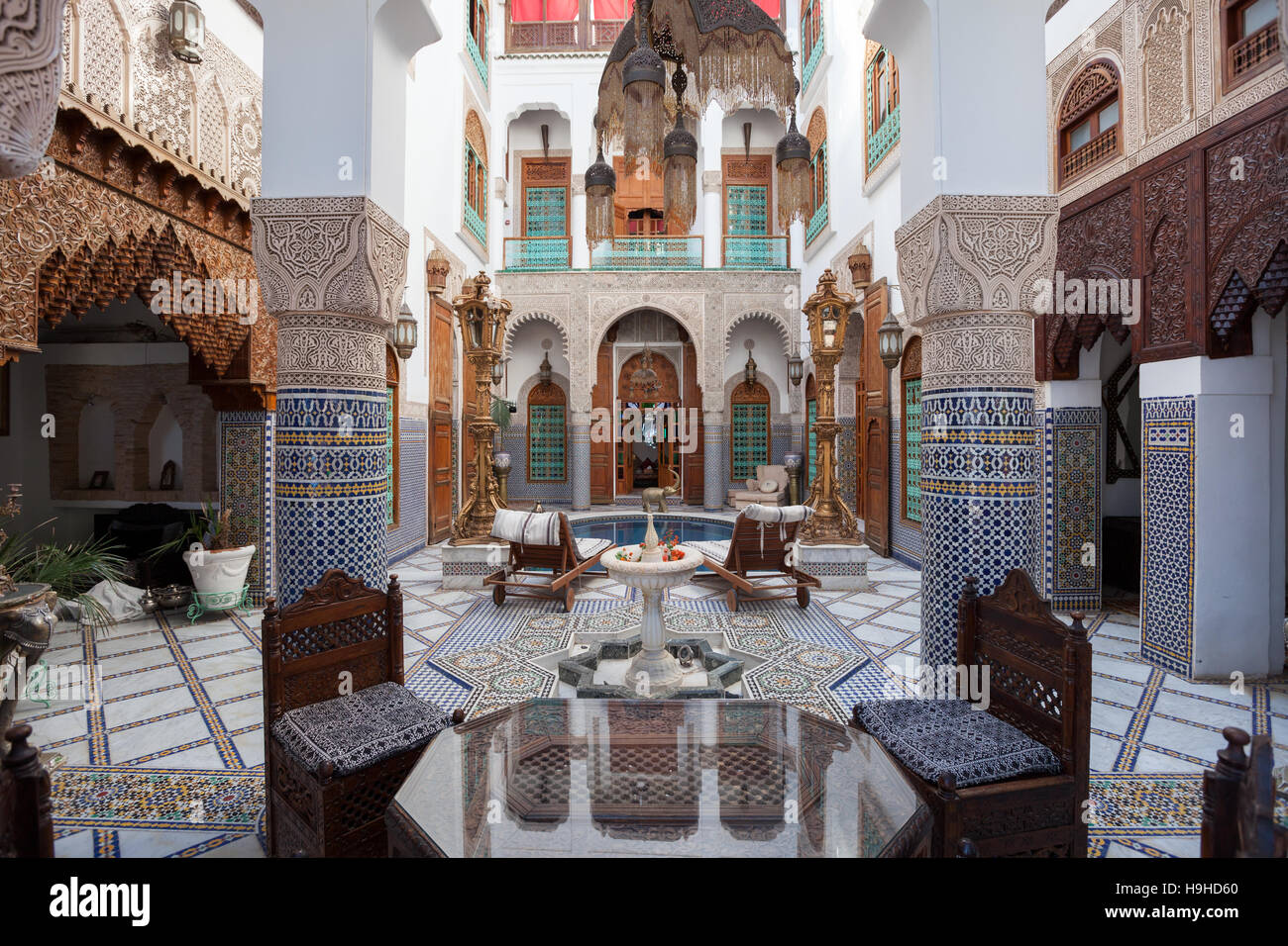 Patio nel Riad Arabesque in Fès, Marocco Foto Stock