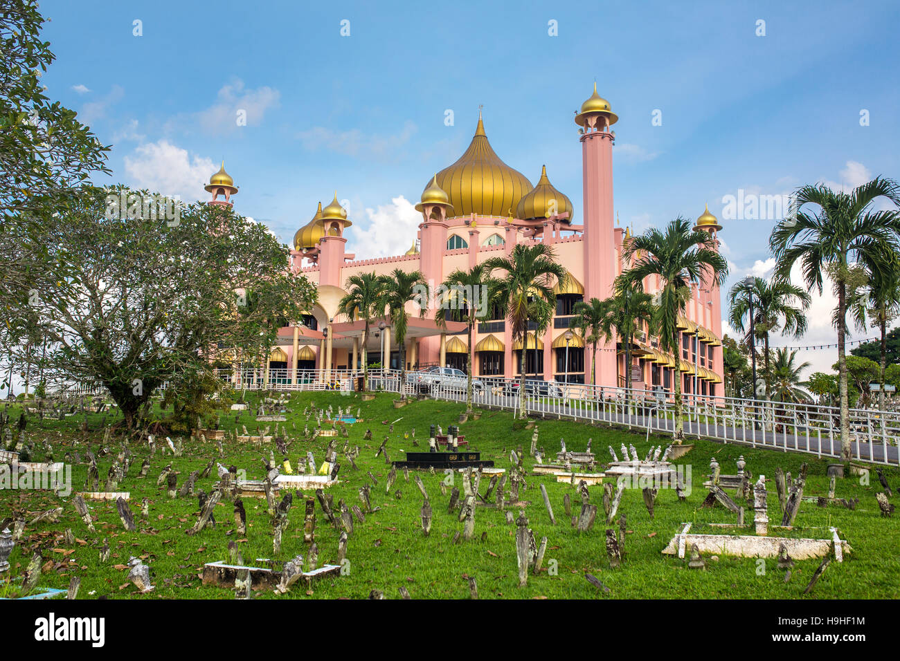 Kuching moschea della città (Masjid Bahagian) a tempo di giorno, Sarawak, Malaysia. Foto Stock
