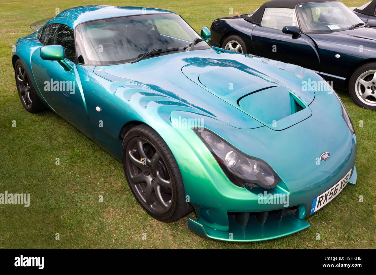 Vista di tre quarti di un 2006, TVR Sagaris, sul display nel TVR auto Club Zona del 2016 Silverstone Classic Foto Stock