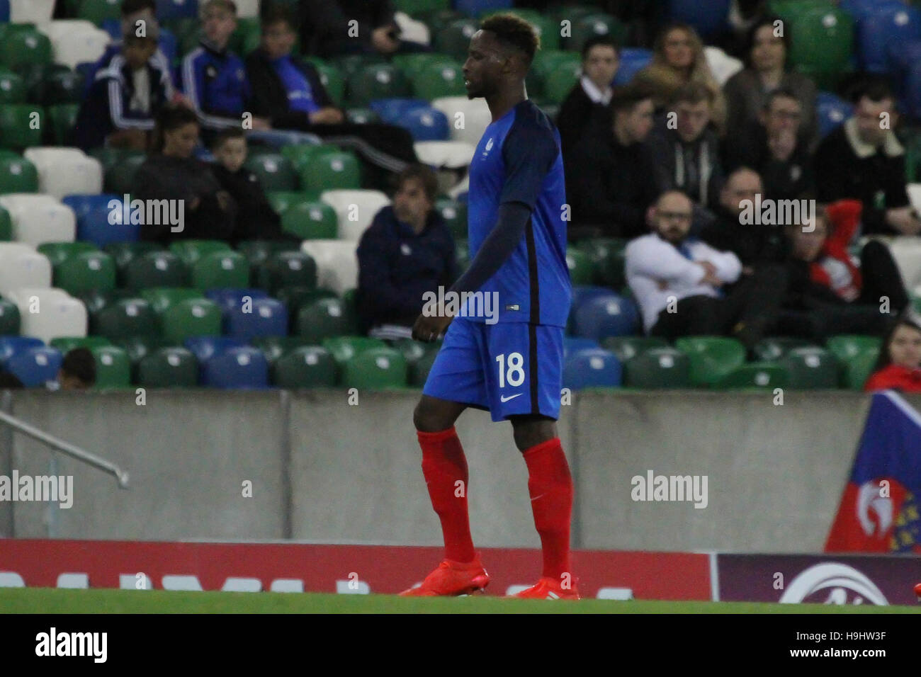 Stadio Nazionale al Windsor Park di Belfast. 11 ottobre 2016. Irlanda del Nord 0 Francia 3 (UEFA europeo U21 campionato - Gioco di Qualifica Gruppo C). Moussa Dembélé (18 - blu) in azione per la Francia. Foto Stock