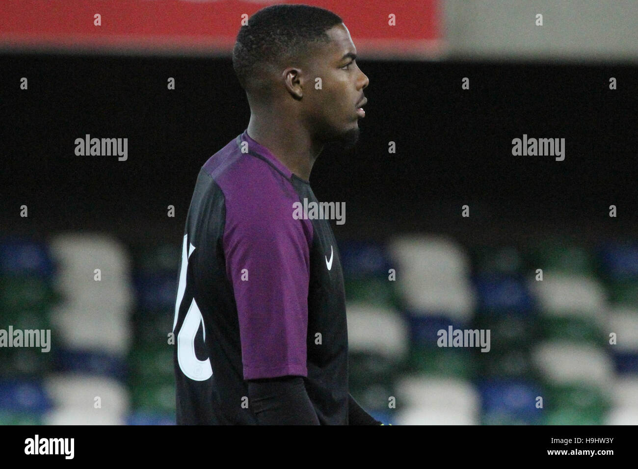 Stadio Nazionale al Windsor Park di Belfast. 11 ottobre 2016. Irlanda del Nord 0 Francia 3 (UEFA europeo U21 campionato - Gioco di Qualifica Gruppo C). Mike Maignan (16 - portiere) in azione per la Francia. Foto Stock