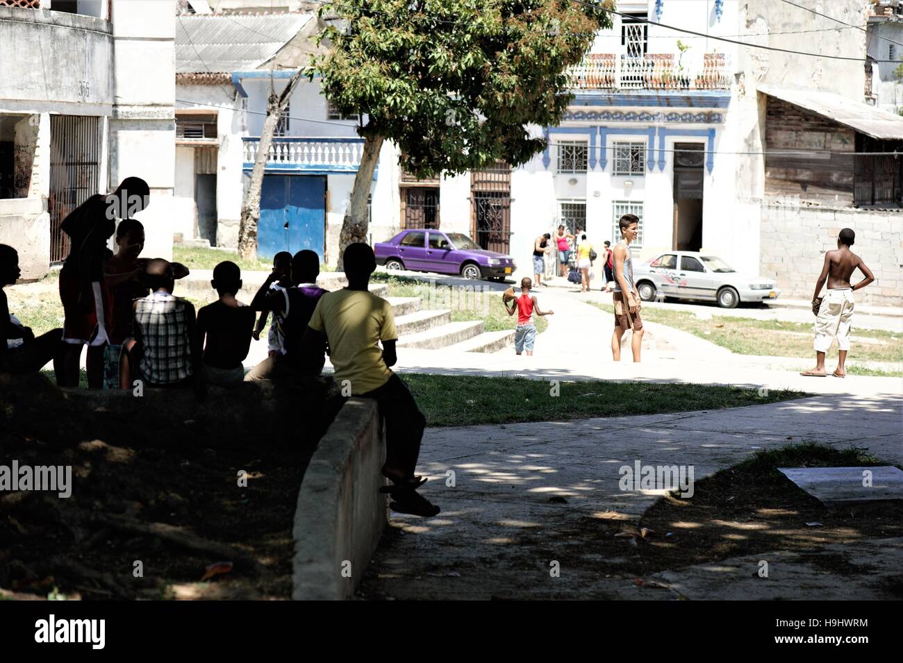Bambini per le strade di La Habana, Cuba. Foto Stock