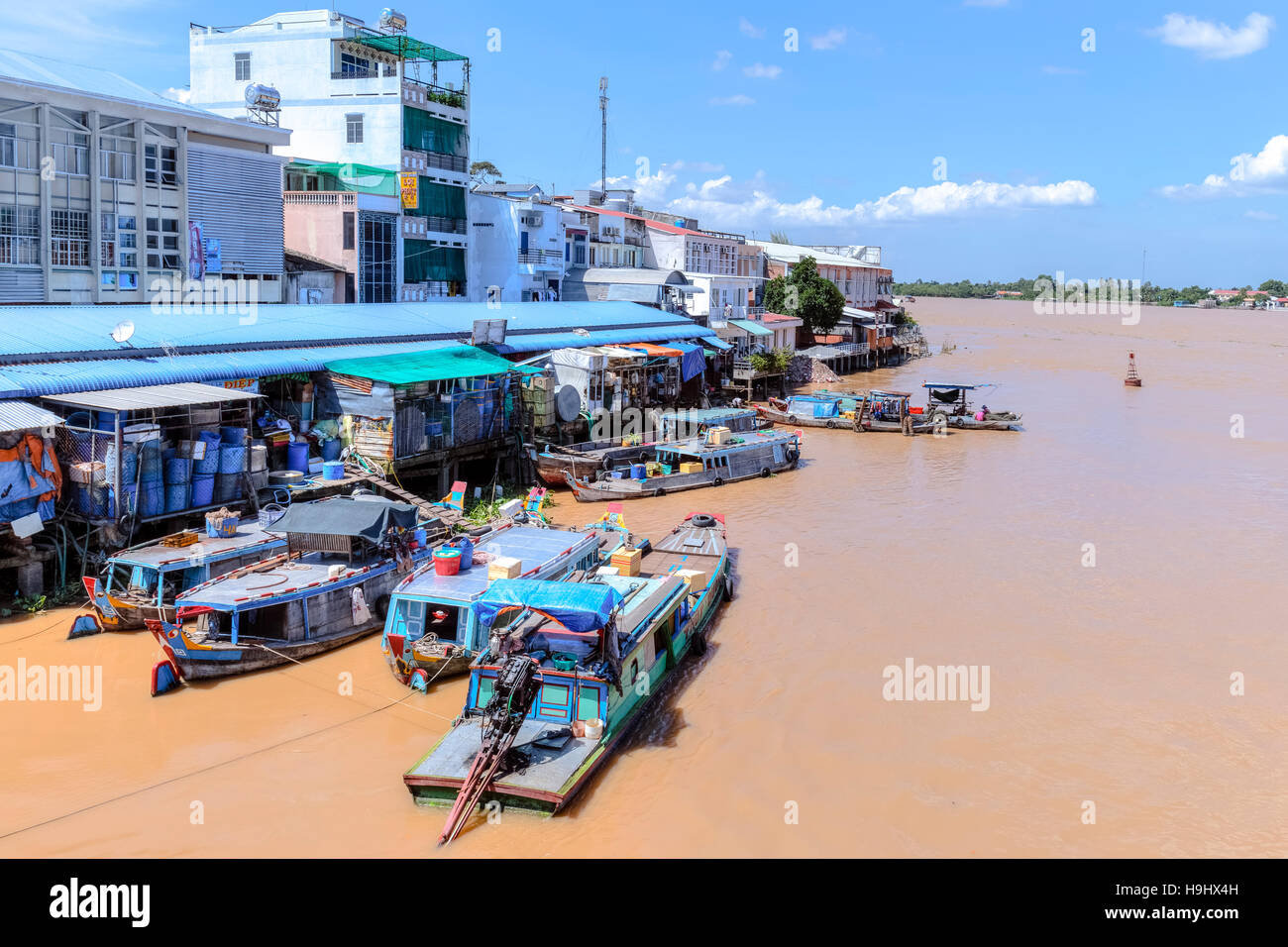 La vita lungo il fiume Mekong a Vinh Long, Delta del Mekong, Vietnam Asia Foto Stock