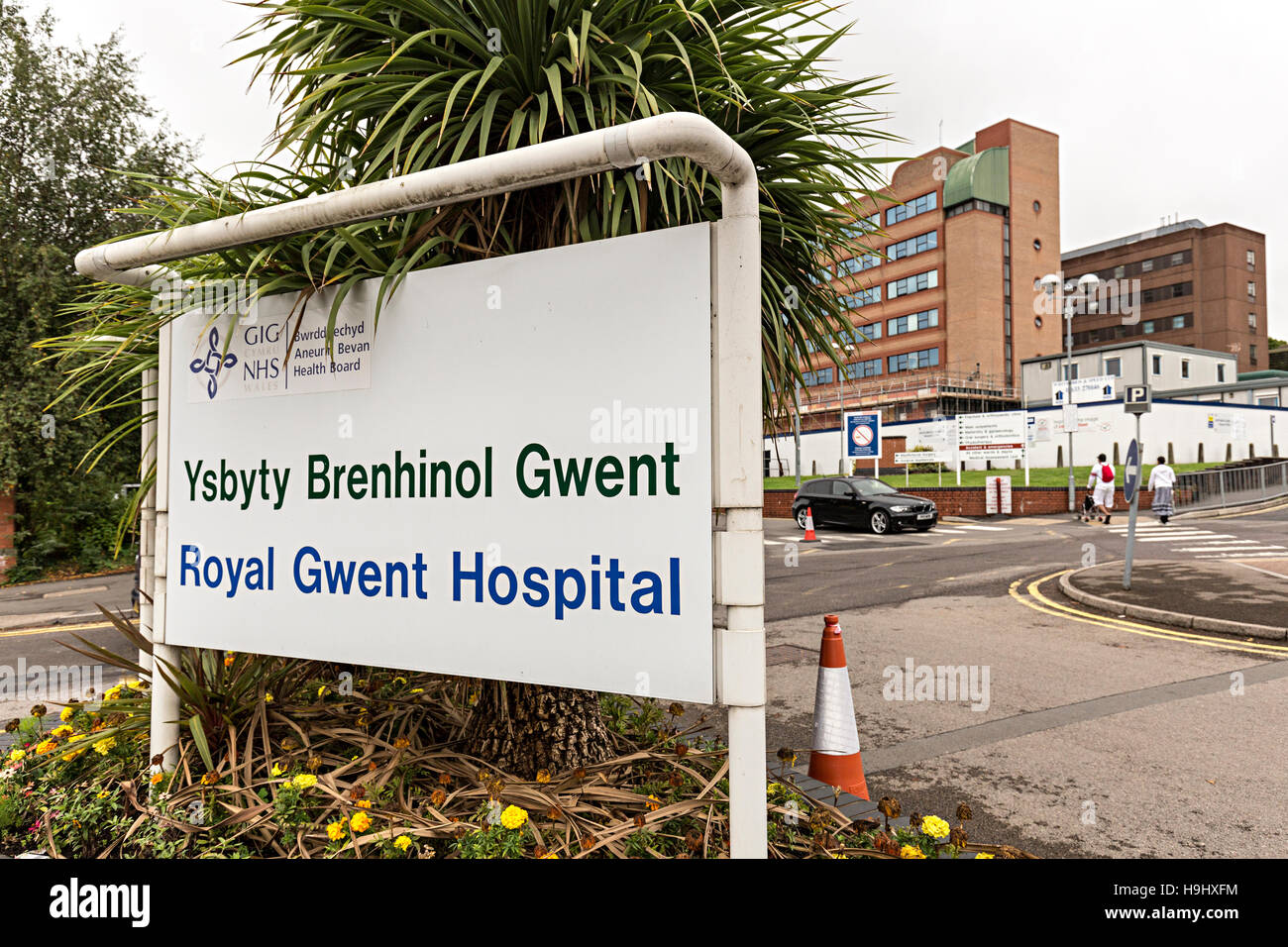 Royal Gwent Hospital firmare all'entrata, Newport, Wales, Regno Unito Foto Stock