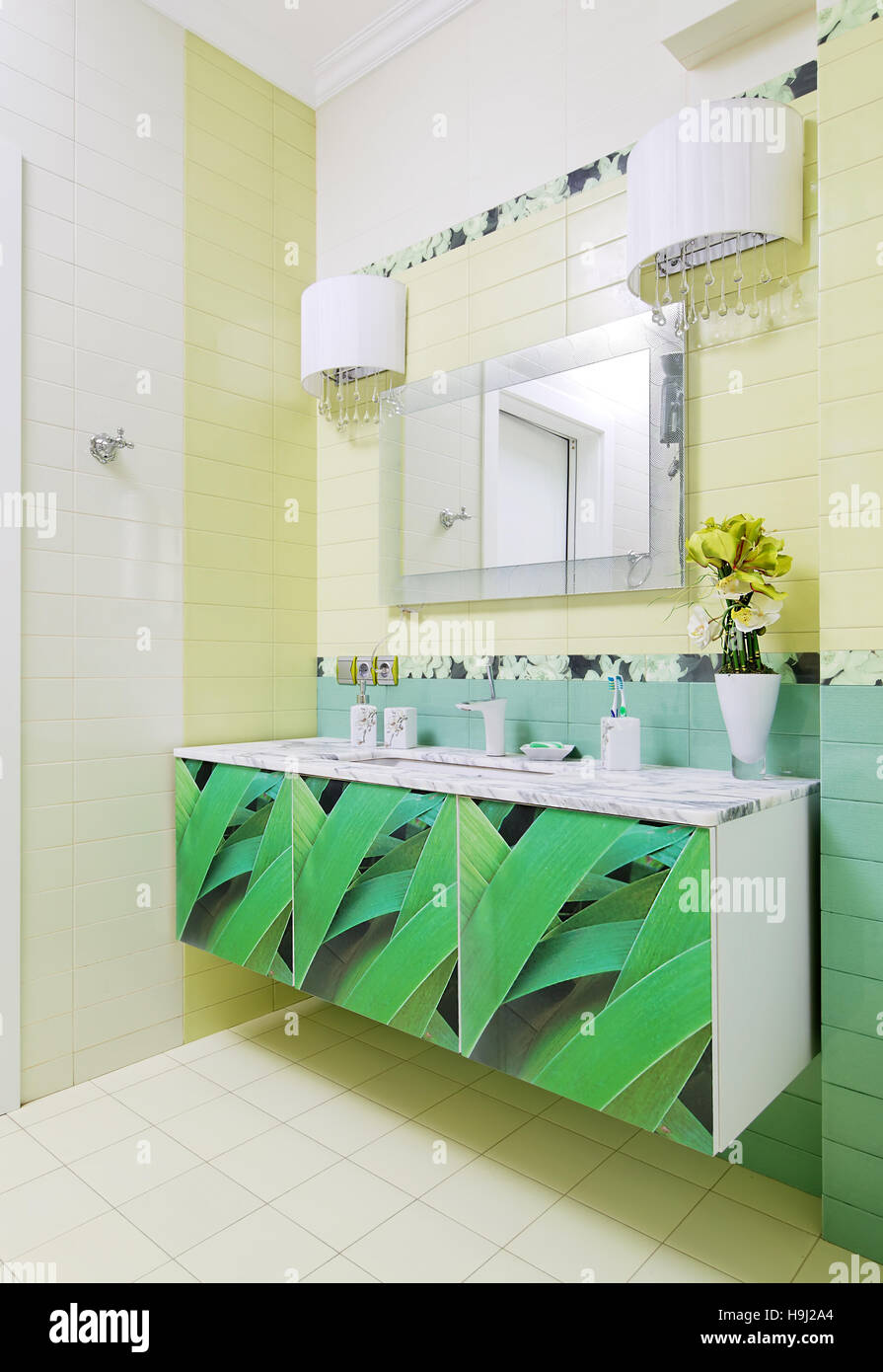 Bagno design con belle erba stampa su Armadio bagno Foto Stock
