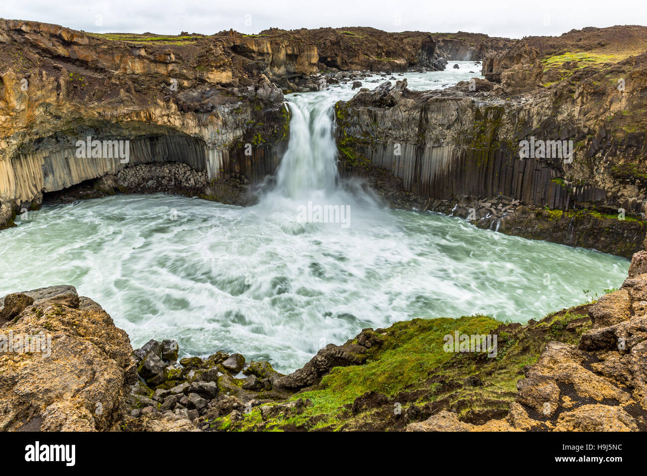 Aldeyjarfoss, Islanda, fiume Skjalfandafljot, altezza 20 metri, natura, paesaggio, rocce, valley, monti di origine vulcanica, cascata Foto Stock