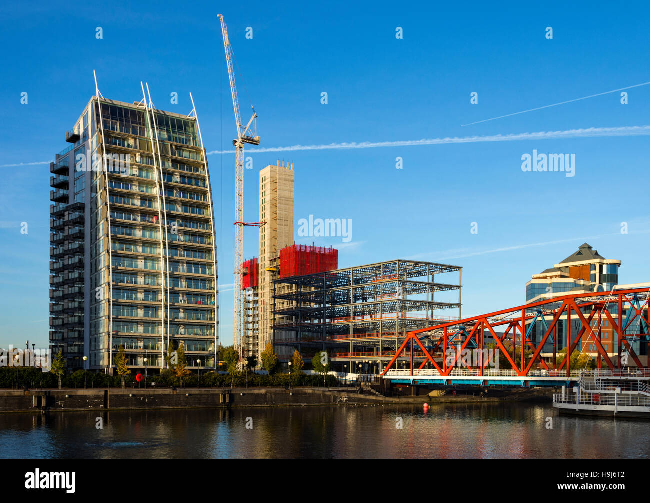 NV appartamenti e la costruzione di siti di 'X1 MediaCity' e 'Il Reggente degli edifici. Huron bacino, Salford Quays, Manchester REGNO UNITO Foto Stock