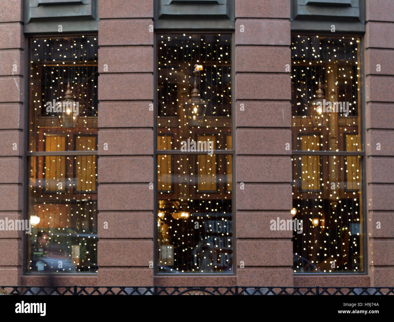 Glasgow ristorante windows illuminato da decorazioni di Natale Foto Stock