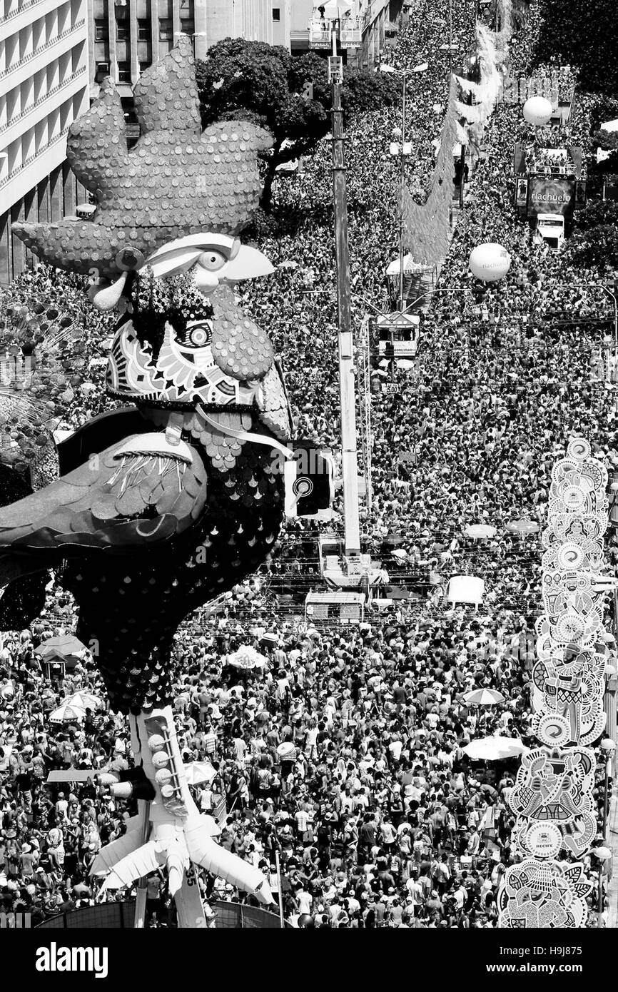 "Galo da Madrugada' un enorme gallo gonfiabile che simboleggia i festeggiamenti del Carnevale di Recife Foto Stock