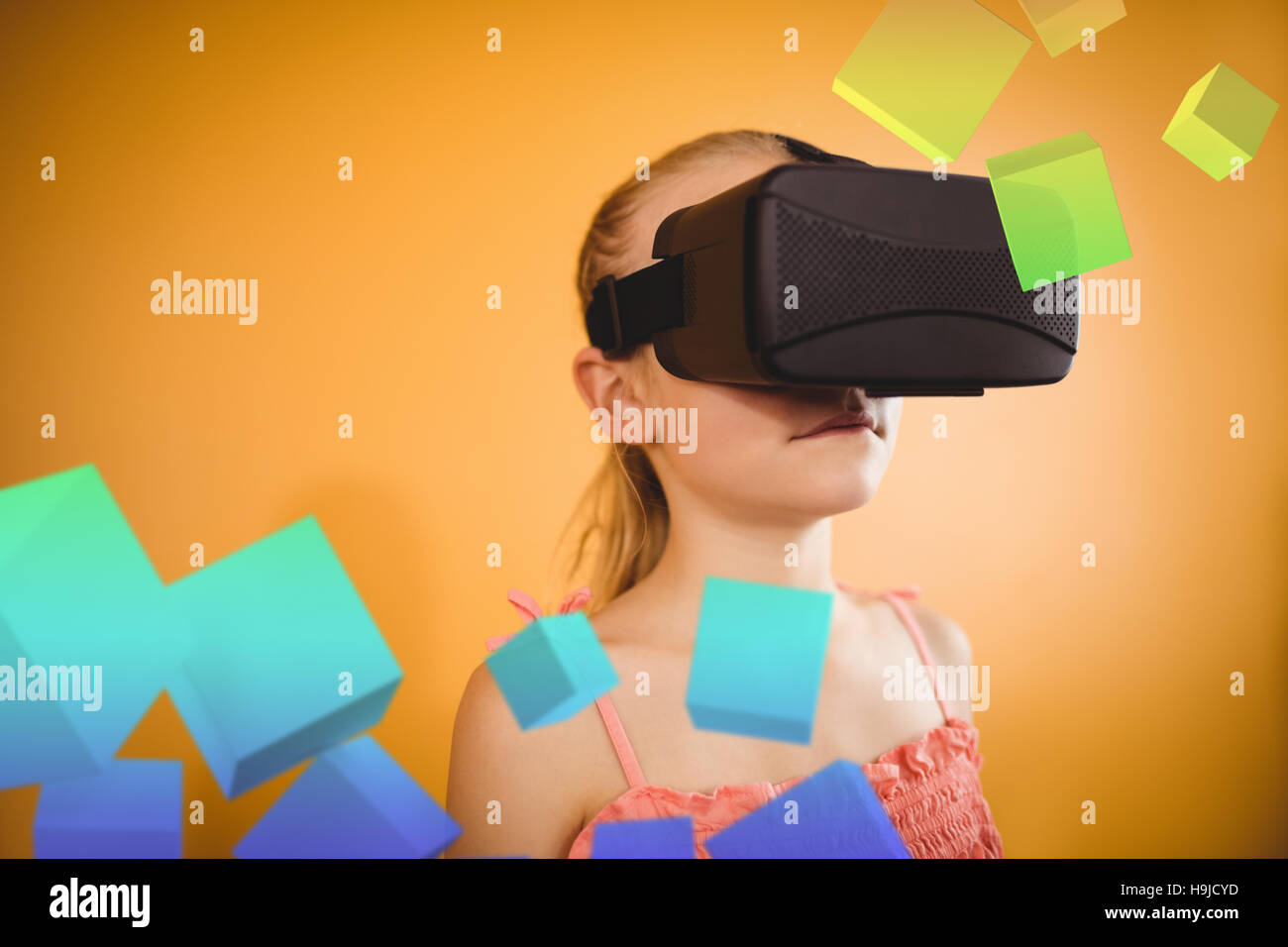 Immagine composita di generati digitalmente i cubetti di grigio floating Foto Stock