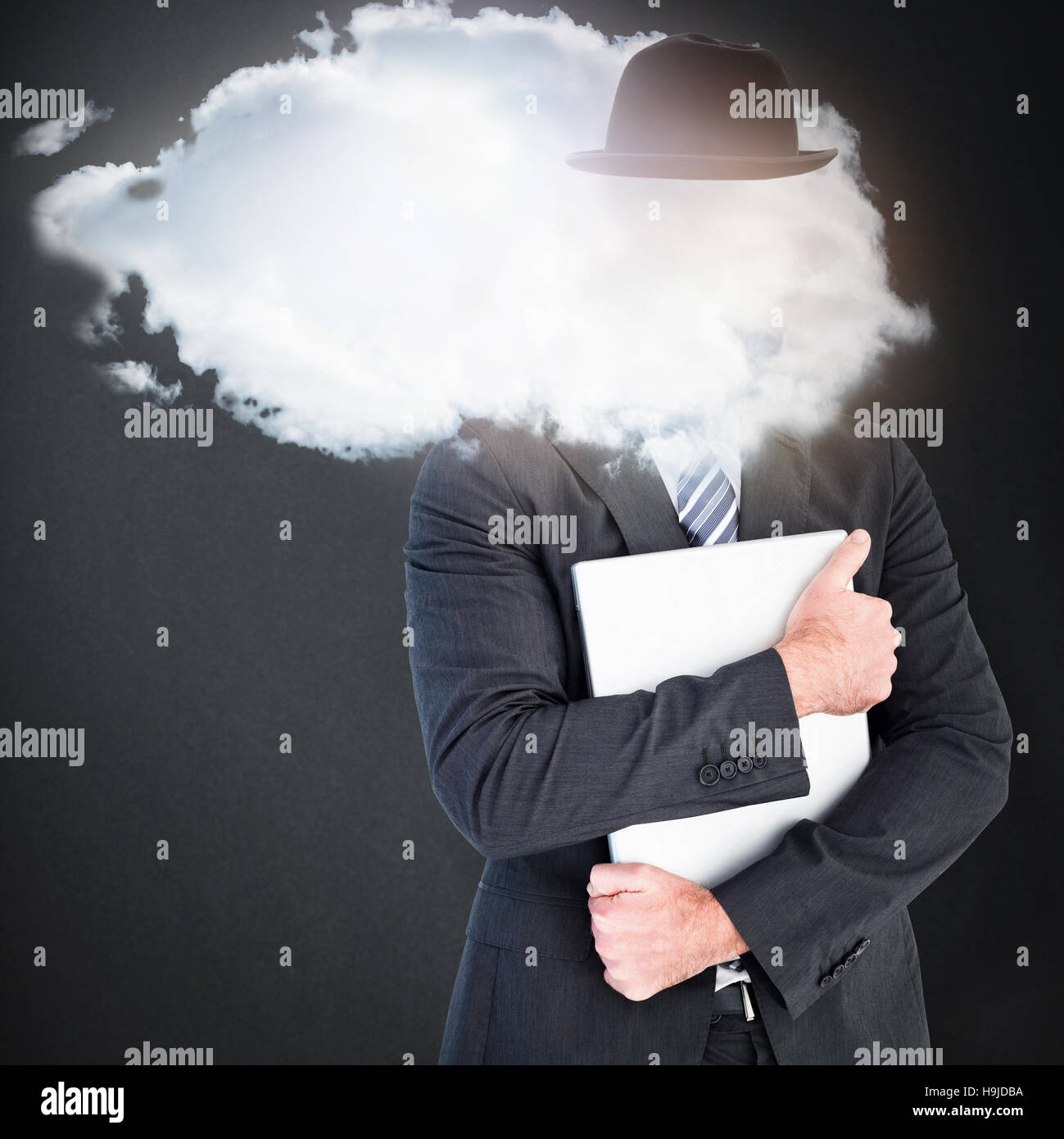 Immagine composita di imprenditore tenendo il suo laptop strettamente Foto Stock