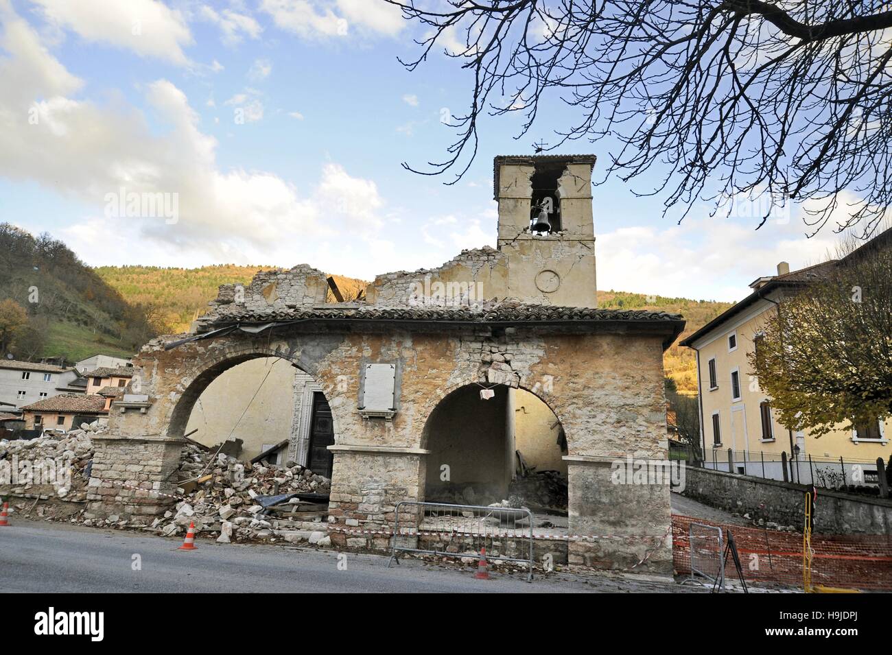 Terremoto nel centro Italia, novembre 2016, la Chiesa dei Santi Andrea e Bartolomeo di Visso, distrutto (regione Marche) Foto Stock