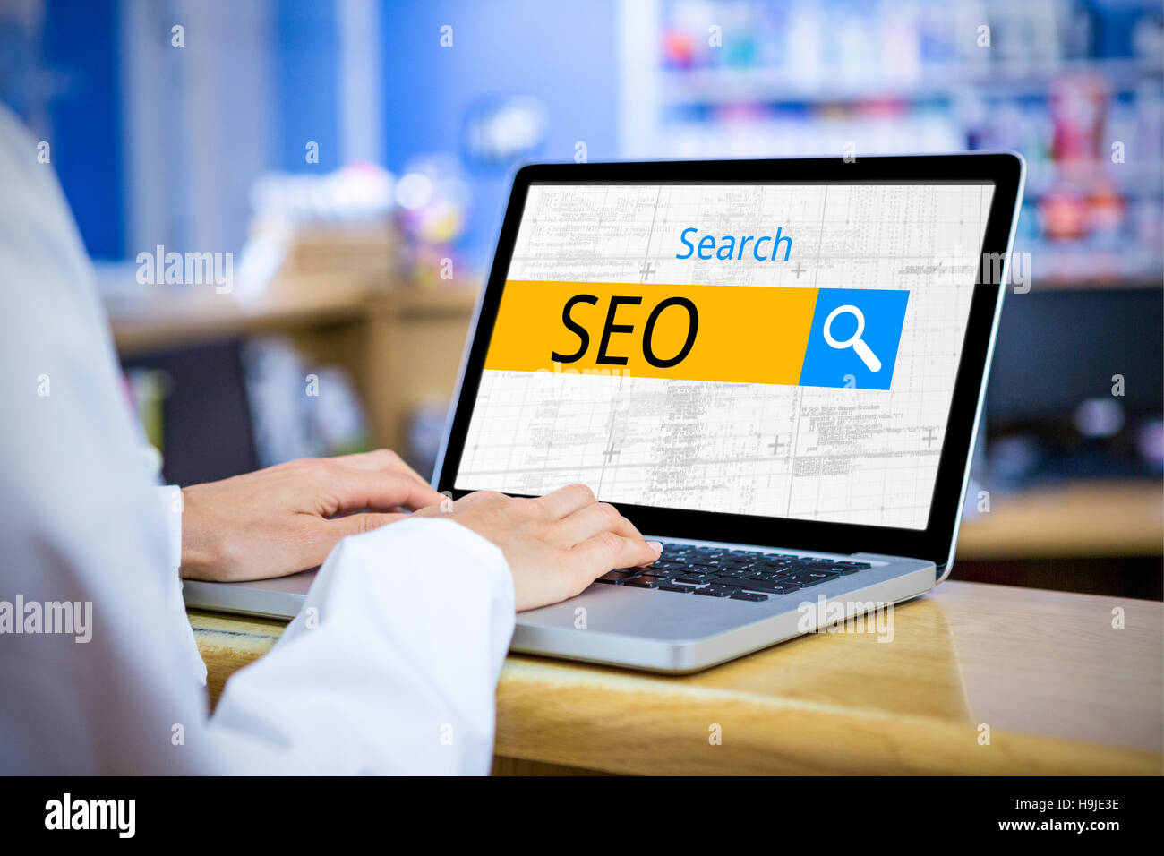 Immagine composita del logo di una barra di ricerca in cui seo è scritto Foto Stock