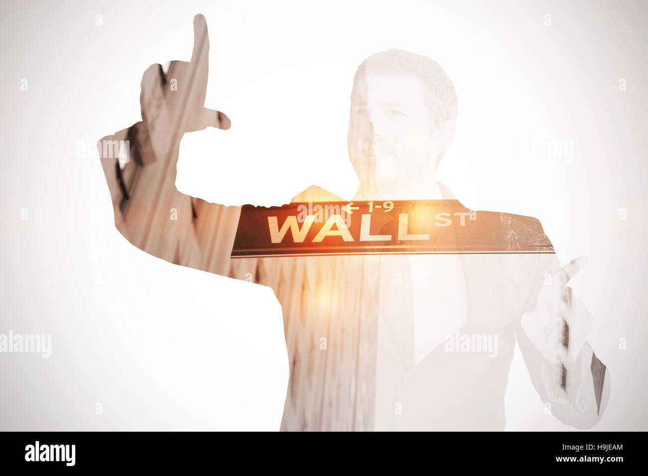 Happy businessman puntando con le dita Foto Stock