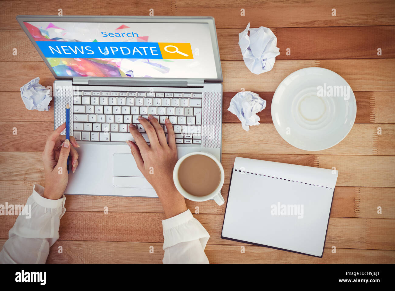 Immagine composita del logo di una barra di ricerca in cui news update è scritto Foto Stock