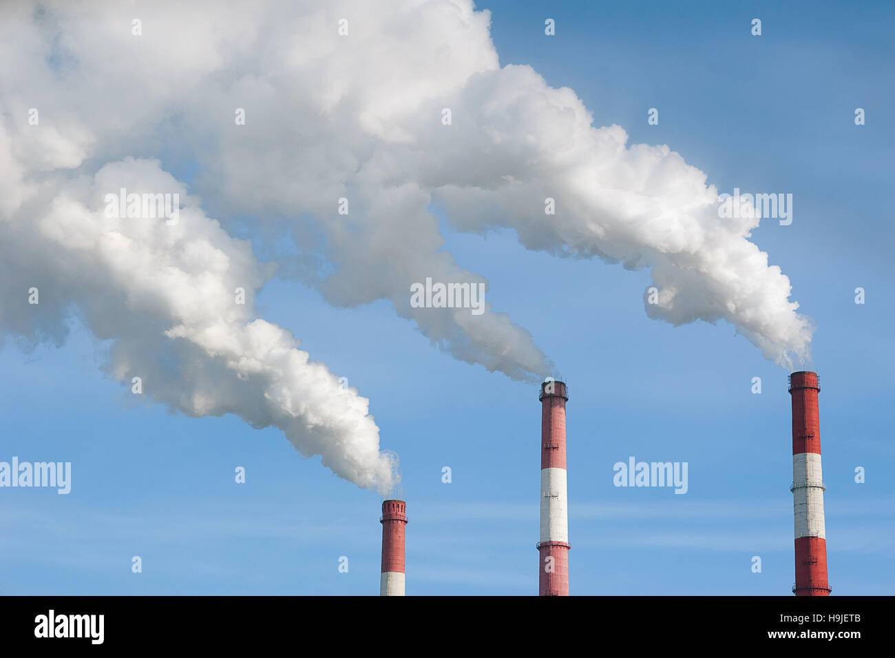 Inquinamento atmosferico da fumo di ciminiere. Foto Stock