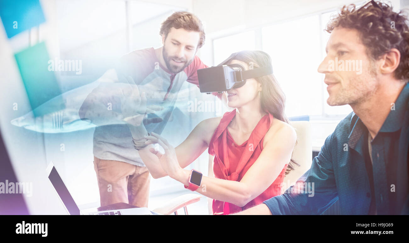 Immagine composita del ragazzino guardando il pesce serbatoio Foto Stock