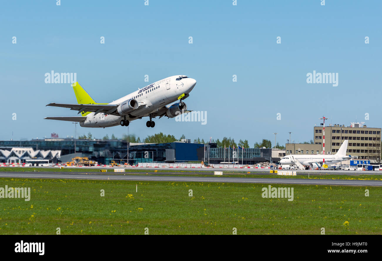Air Baltic Airlines Boeing-747 lasciando Riga Aeroporto Internazionale della Lettonia Foto Stock