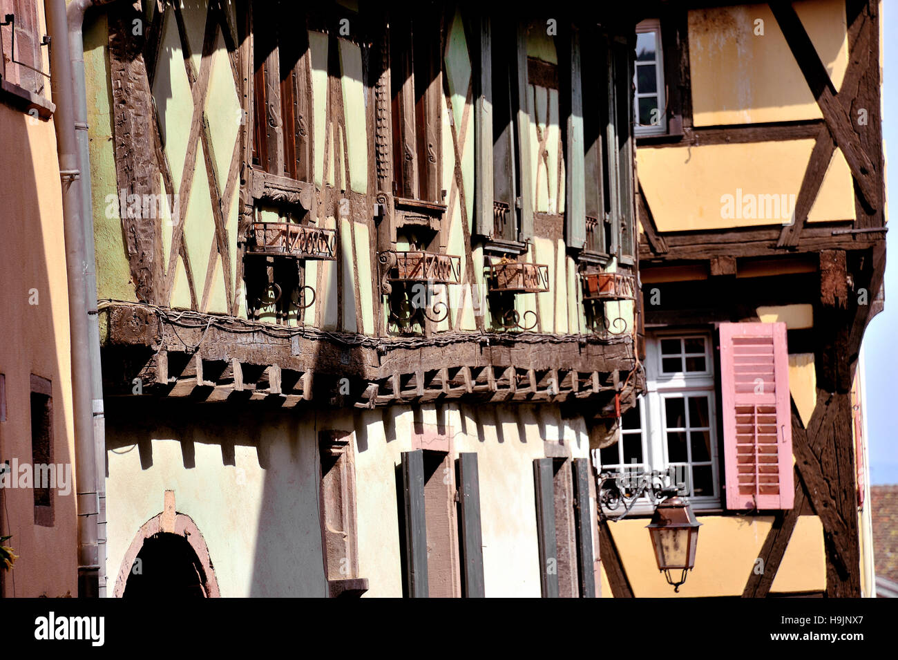 Vecchio e pittoresco villaggio Riquewihr, villaggio del vino, gli stati dei più bei villaggi di Francia, Francia orientale confine con la Germania, comune di departm Foto Stock