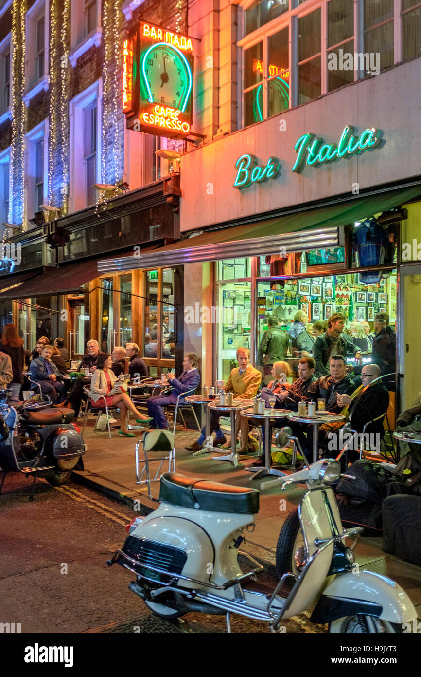 Bar Italia di notte,Frith Street,Soho,Londra,UK Foto Stock