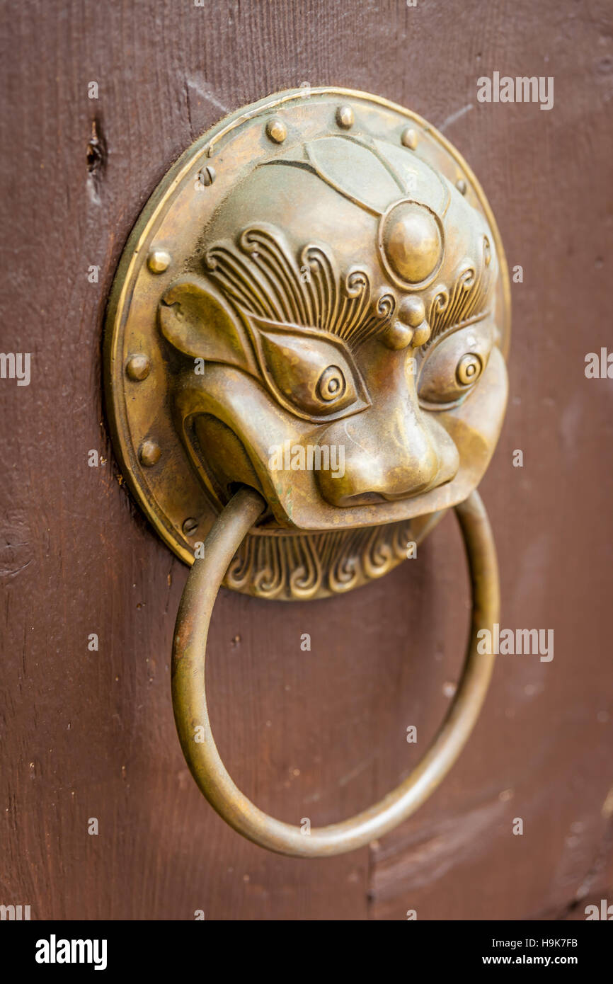 Porta respingente sulla vecchia porta a Chiusa, Alto Adige, Italia Foto Stock