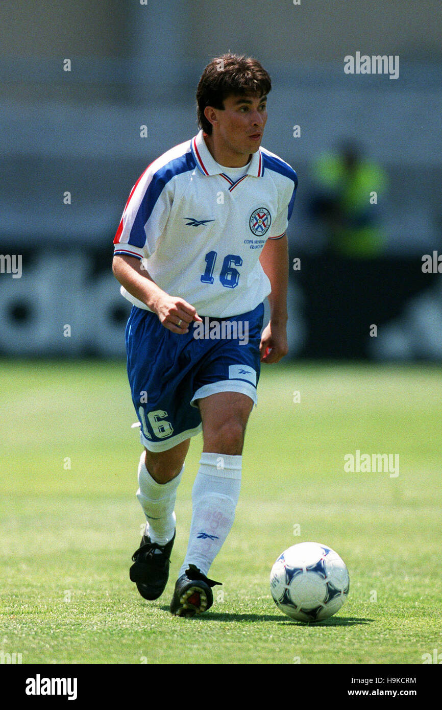 Julio enciso calcio immagini e fotografie stock ad alta risoluzione - Alamy