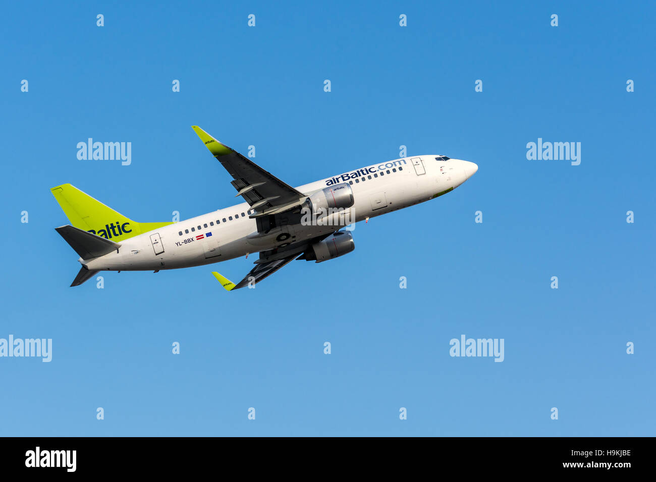 Air Baltic Airlines Boeing-747 lasciando Riga Aeroporto Internazionale della Lettonia Foto Stock