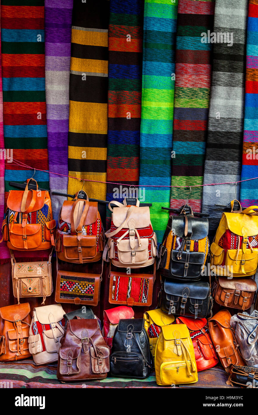 Borse in pelle colorata immagini e fotografie stock ad alta risoluzione -  Alamy