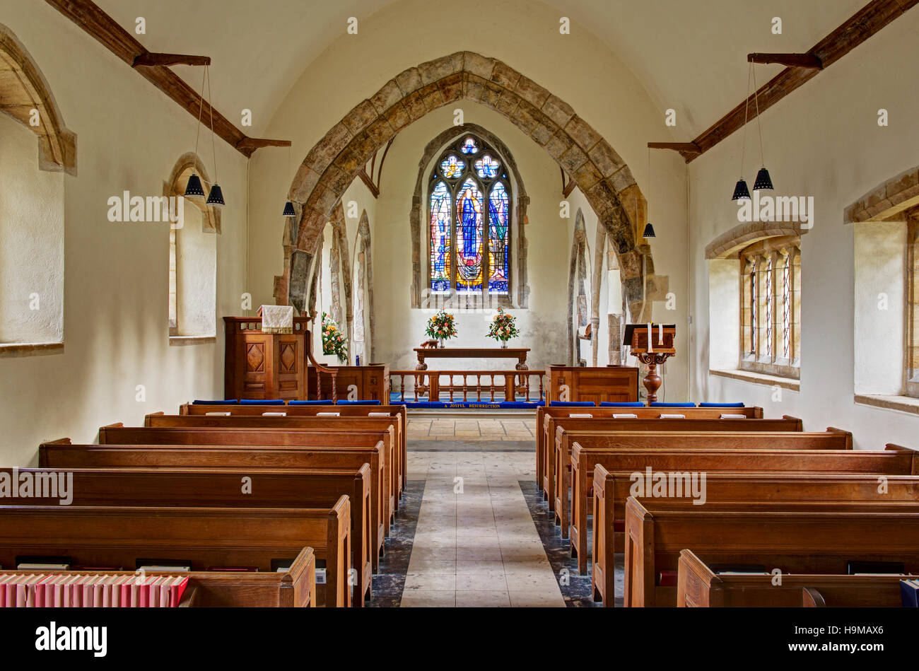 L'interno della Chiesa di Tutti i Santi, Dibden, Hampshire, Inghilterra, Regno Unito Foto Stock