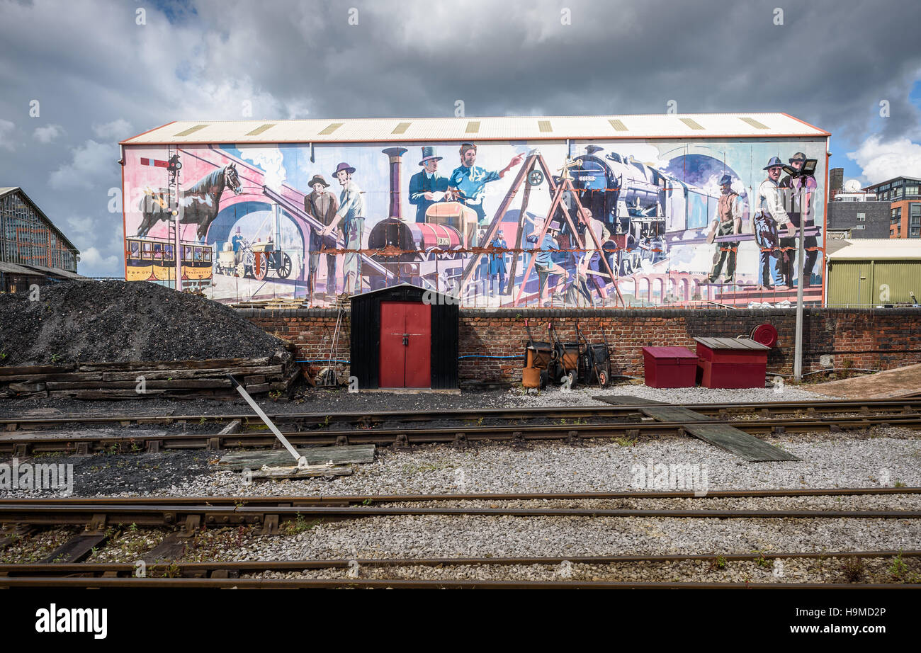 Murale industriale su edificio storico del Museo della Scienza e dell'Industria di Manchester. *EDITORIAL* Foto Stock