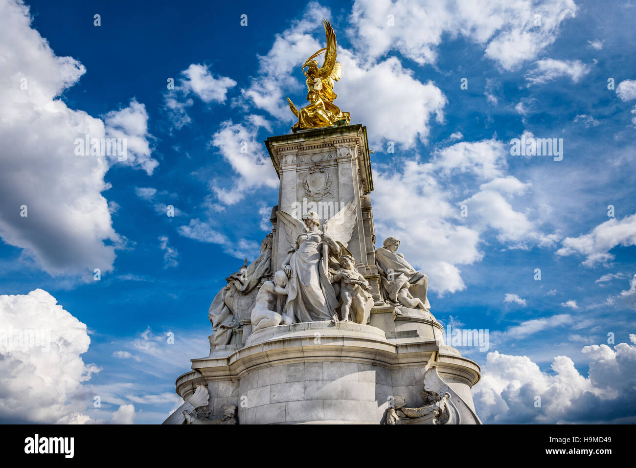 Imperial memorial a Queen Victoria (1911) di fronte a Buckingham palace costruito da sir Aston Webb. *Editorial* Foto Stock
