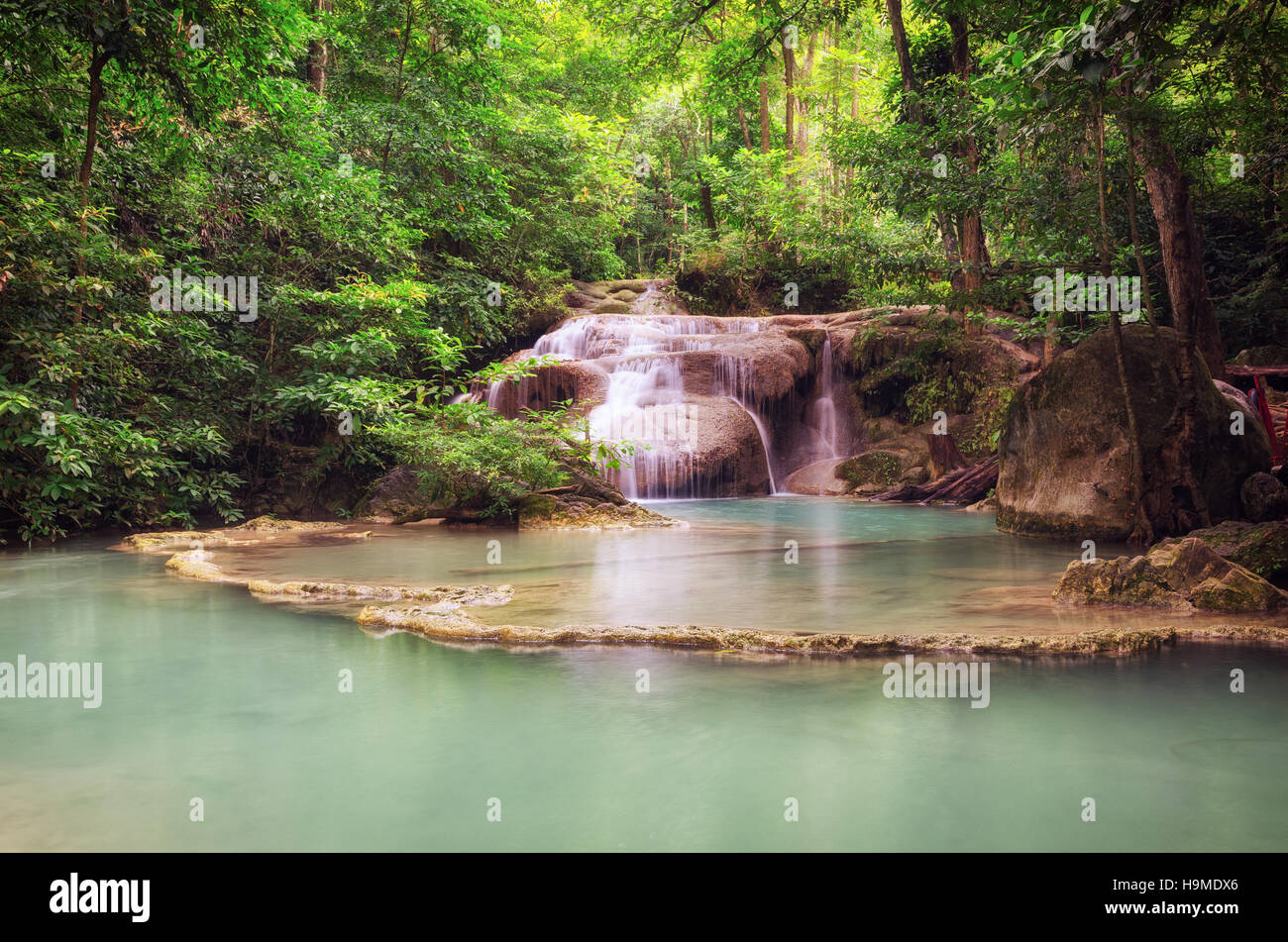 Erawan cascate (Thailandia) atmosfera fiabesca Foto Stock