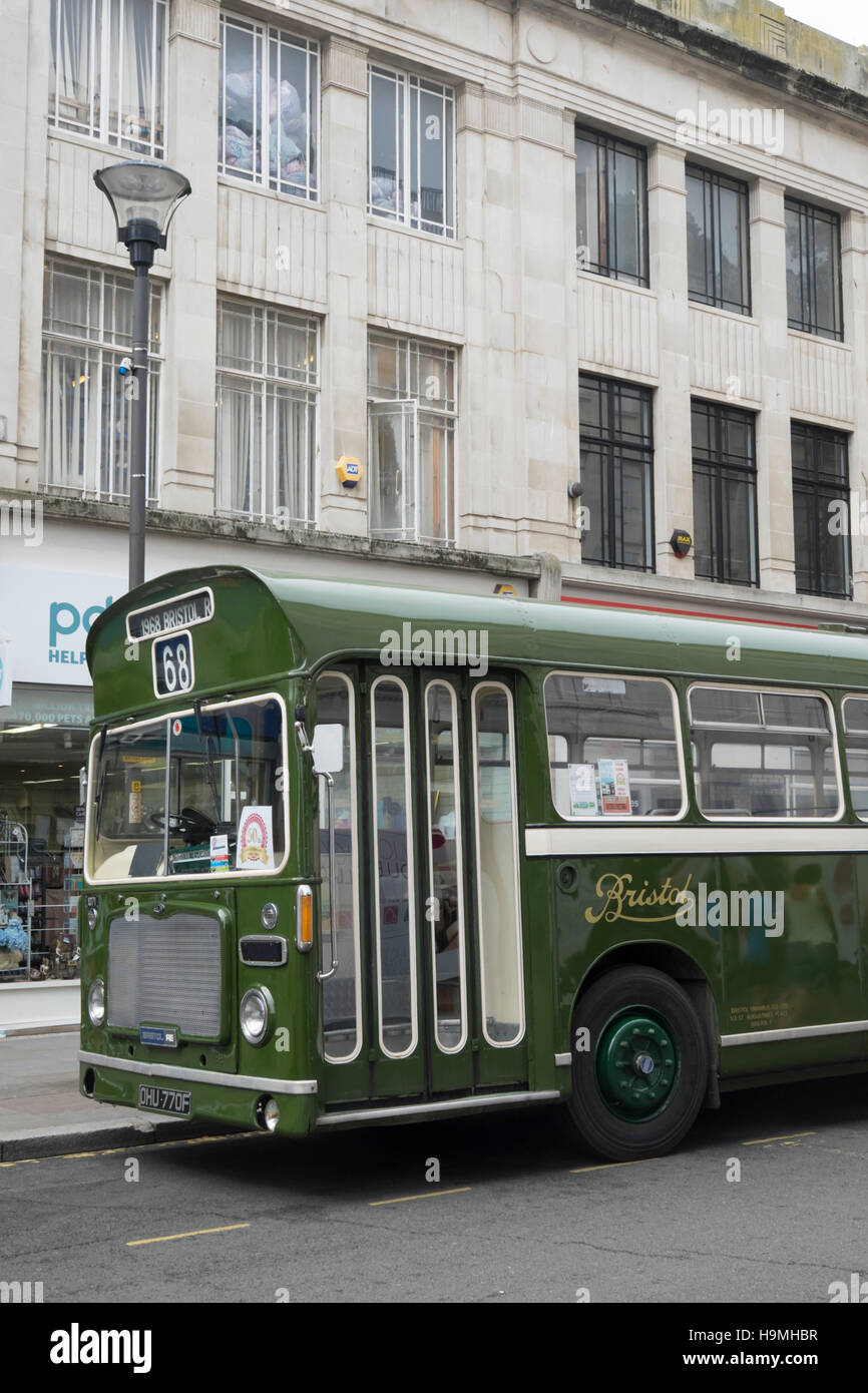 1968 Bristol RE/ECW bus a un classico autoveicolo rally in Gloucester,Inghilterra Foto Stock