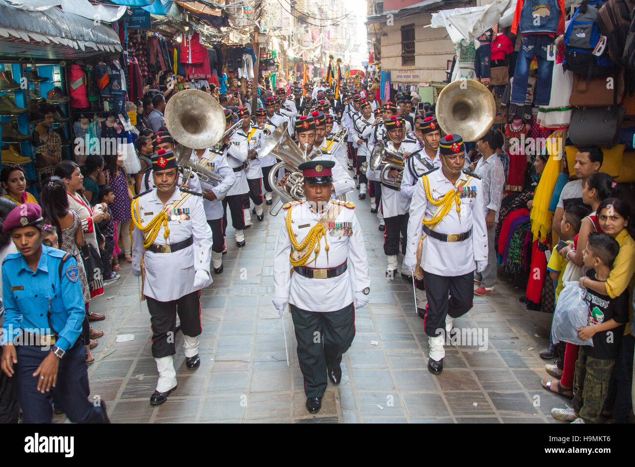 National marching band durante il festival di Dashain in Kathmandu, Nepal Foto Stock