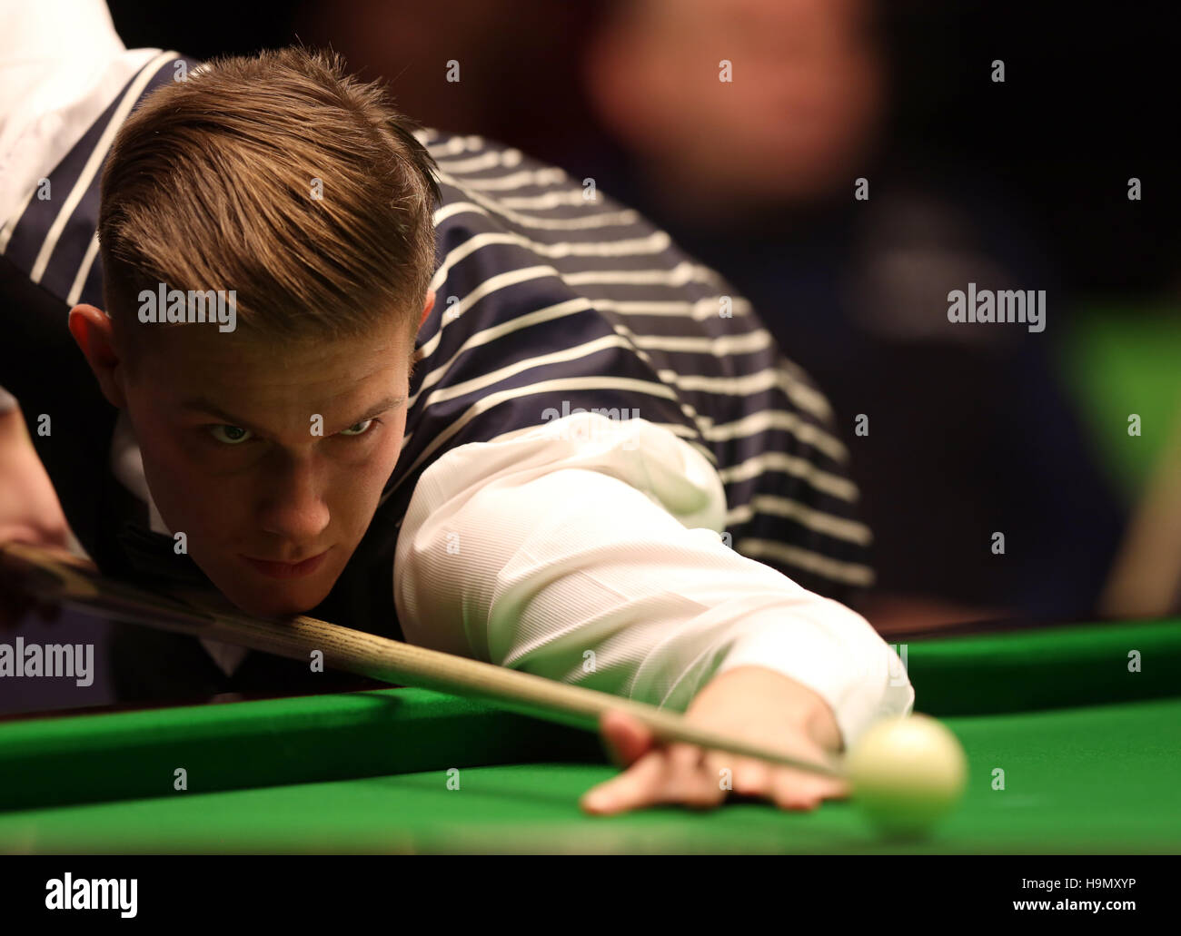 Adam Stefanow in azione durante il suo match di primo turno contro Stuart Bingham durante il giorno tre del Betway UK Championships 2016, al York Barbican. Stampa foto di associazione. Picture Data: giovedì 24 novembre, 2016. Vedere PA storia SNOOKER York. Foto di credito dovrebbe leggere: Simon Cooper/PA FILO Foto Stock