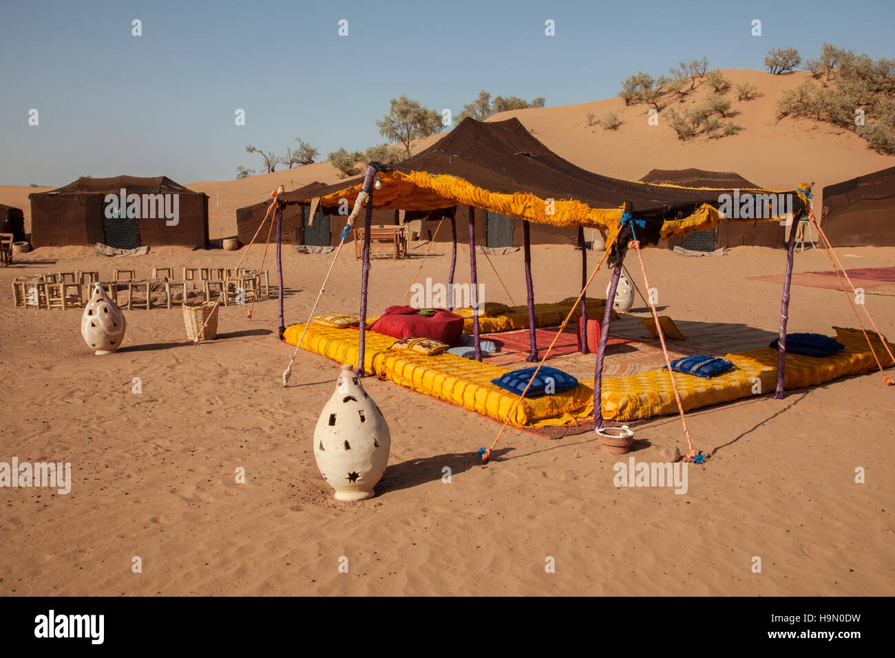 Campeggio nel deserto del Sahara Foto Stock