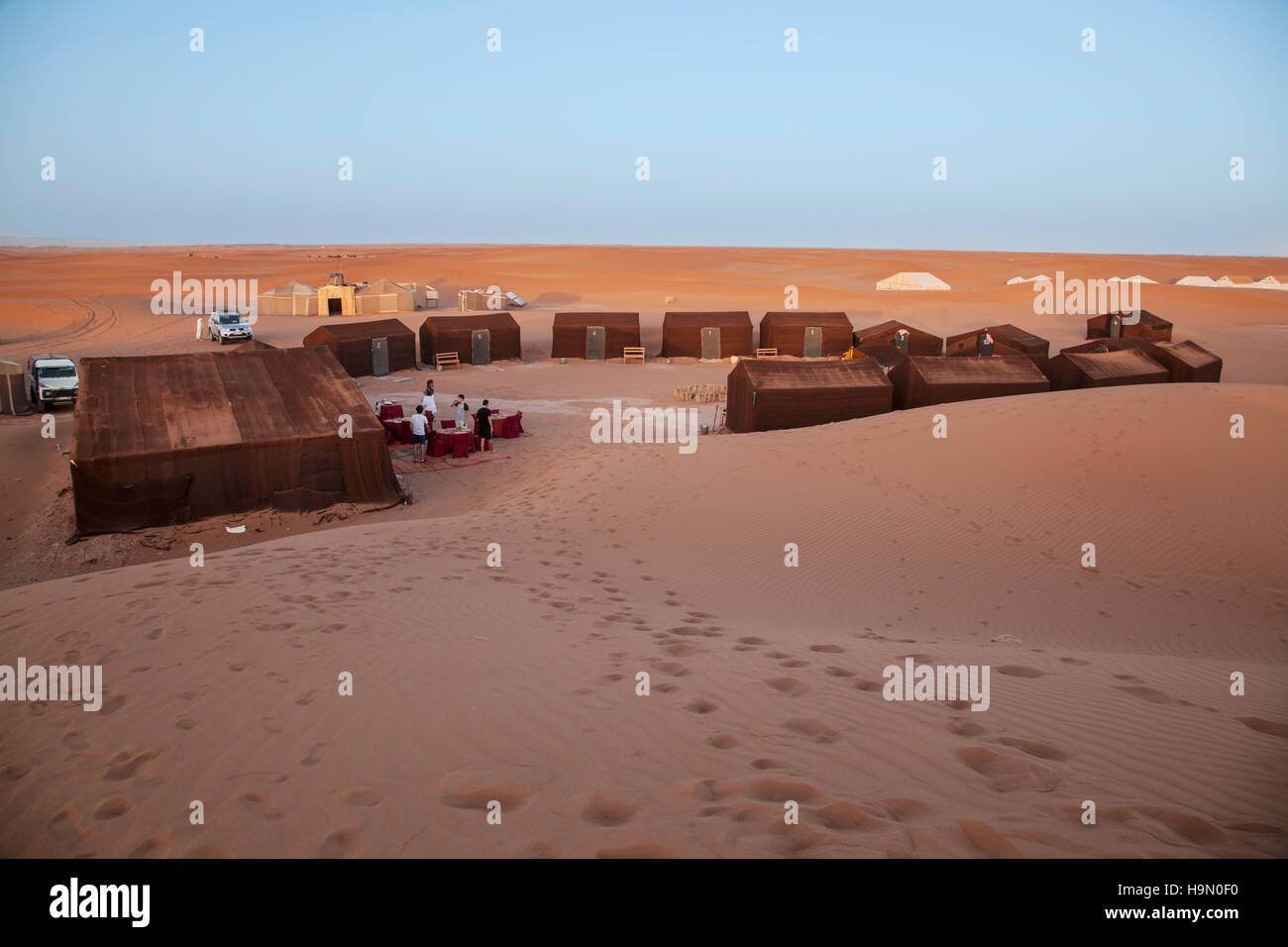 Un campeggio nel deserto del Sahara Foto Stock