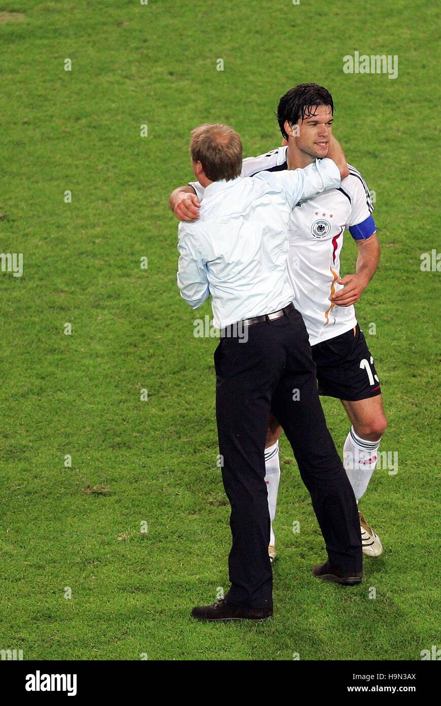 MICHAEL BALLACK & JUERGEN KLIN GERMANIA V POLONIA WORLD CUP STADIUM dDORTMUND Germania 14 giugno 2006 Foto Stock