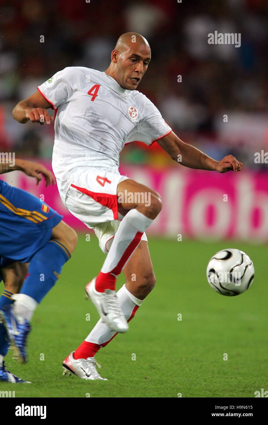 ALAEDDINE YAHIA TUNISIA & ST ETIENNE WORLD CUP STADIUM STUTGART Germania 19 giugno 2006 Foto Stock