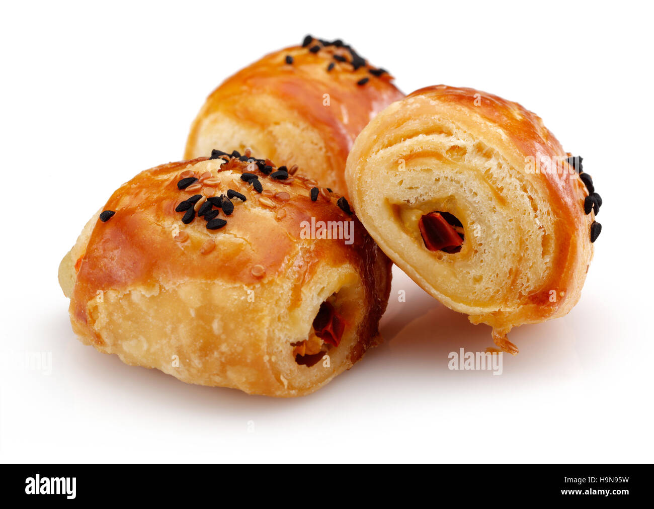 Snack di pasta sfoglia isolati su sfondo bianco Foto Stock