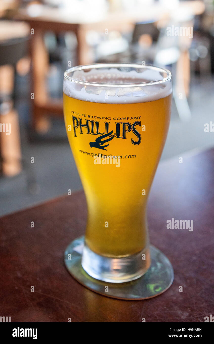 Una pinta di birra prodotta dalla Phillips la produzione di birra e malto Co. Victoria Vancouver Island British Columbia Canada Foto Stock