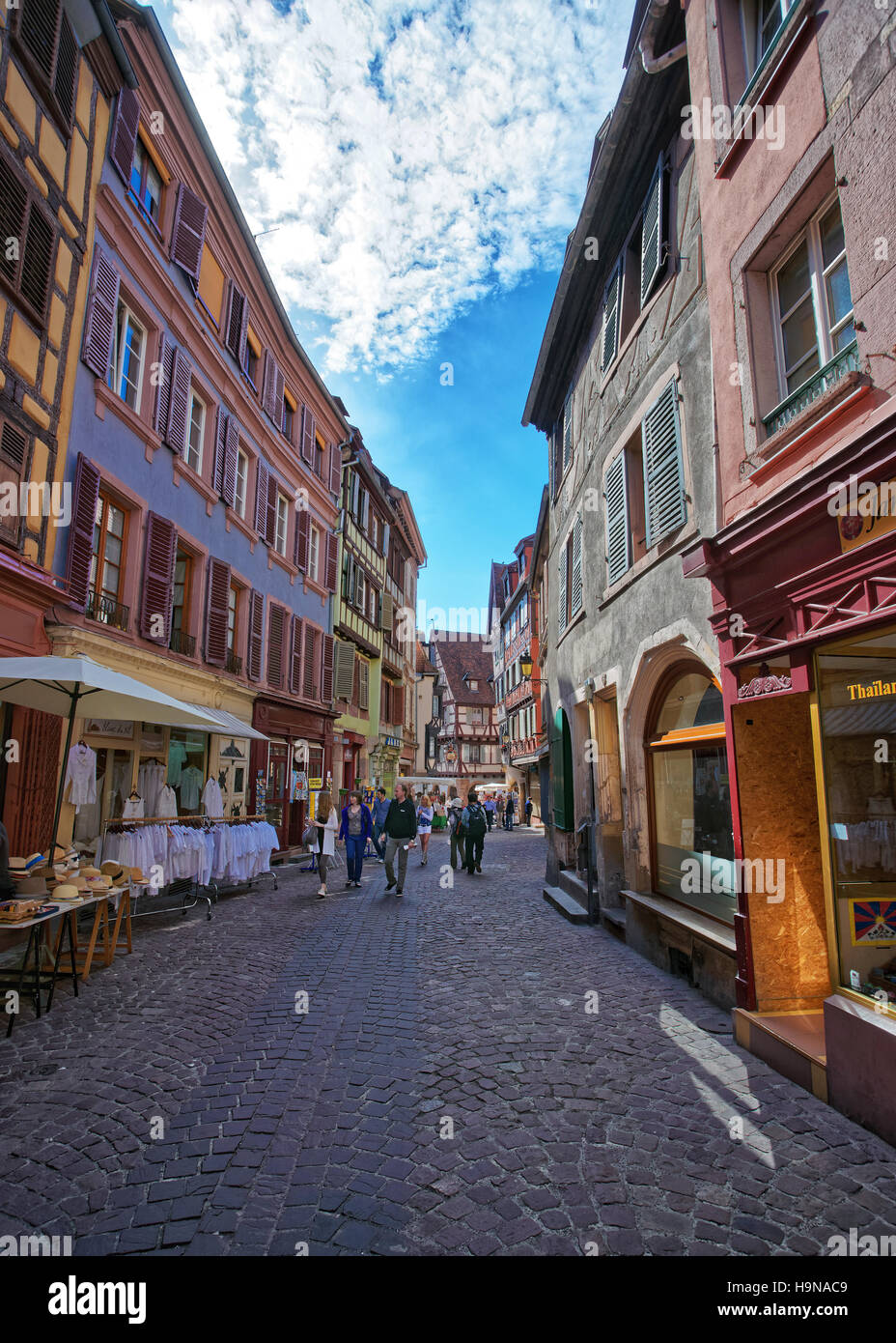 Colmar, Francia - 1 Maggio 2012: Maison Pfister e altri legni colorati framing case sulla Rue des Marchands Street nel centro della città vecchia di Colmar, Ha Foto Stock